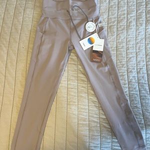 Vuori women’s daily jogger (size: small, color: umber). Brand new with tags